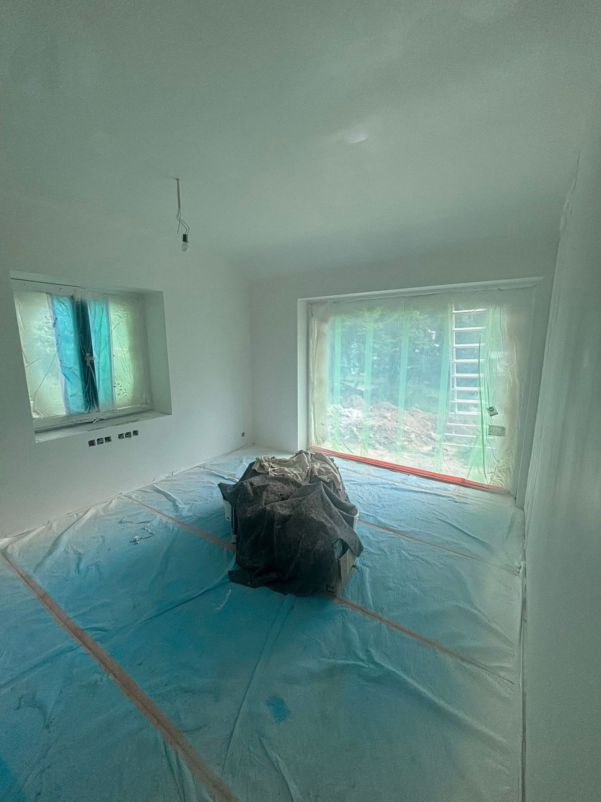 Chambre rénovée prête à peindre — Plâtrerie & Isolation réalisé par EMG Rénovation à Gardanne